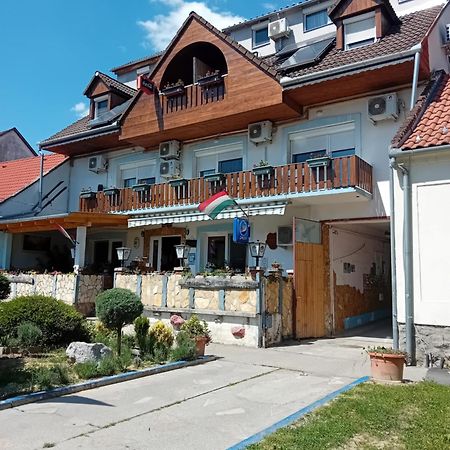 Lenzl's Panzió Szigetvár Exterior foto