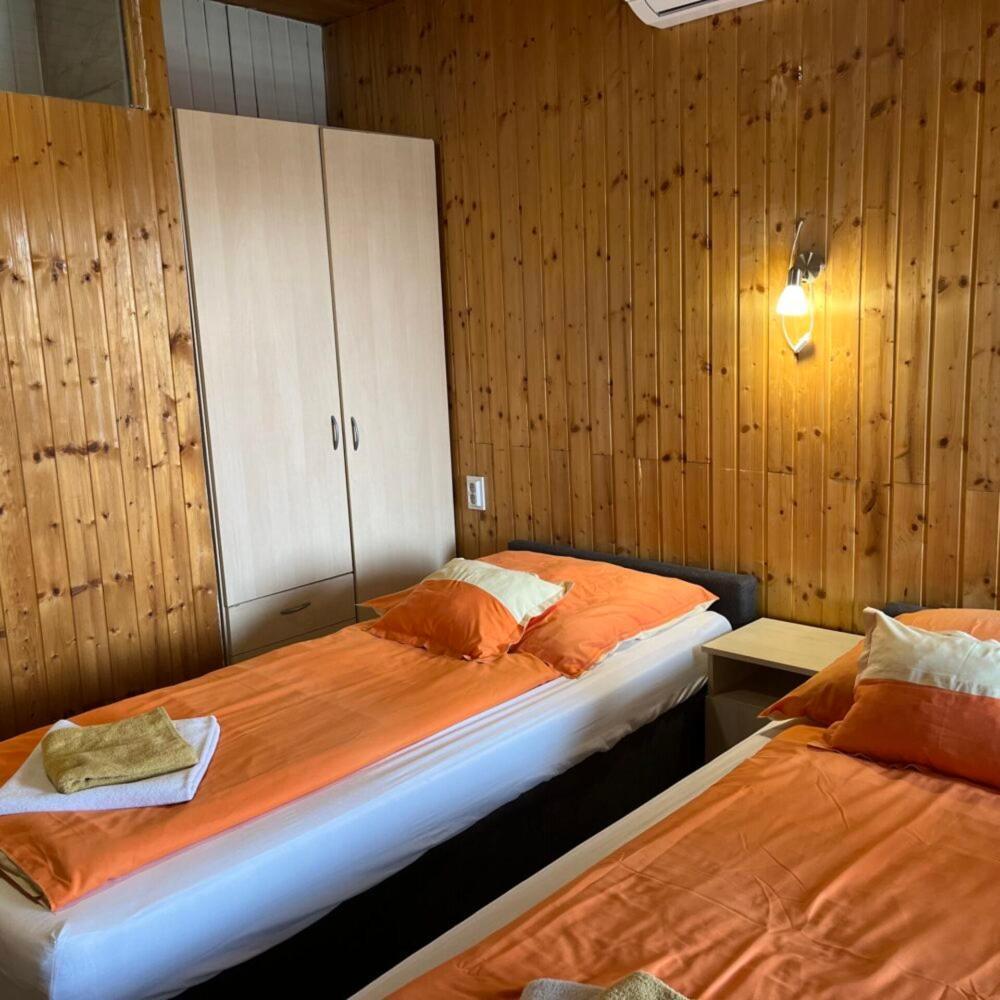 Lenzl's Panzió Szigetvár Exterior foto