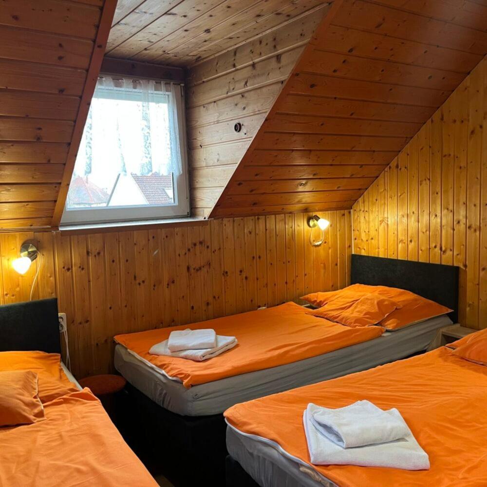 Lenzl's Panzió Szigetvár Exterior foto