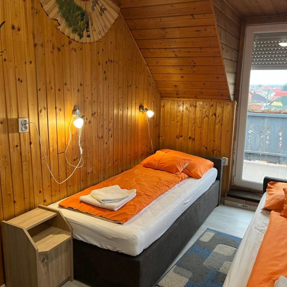 Lenzl's Panzió Szigetvár Exterior foto