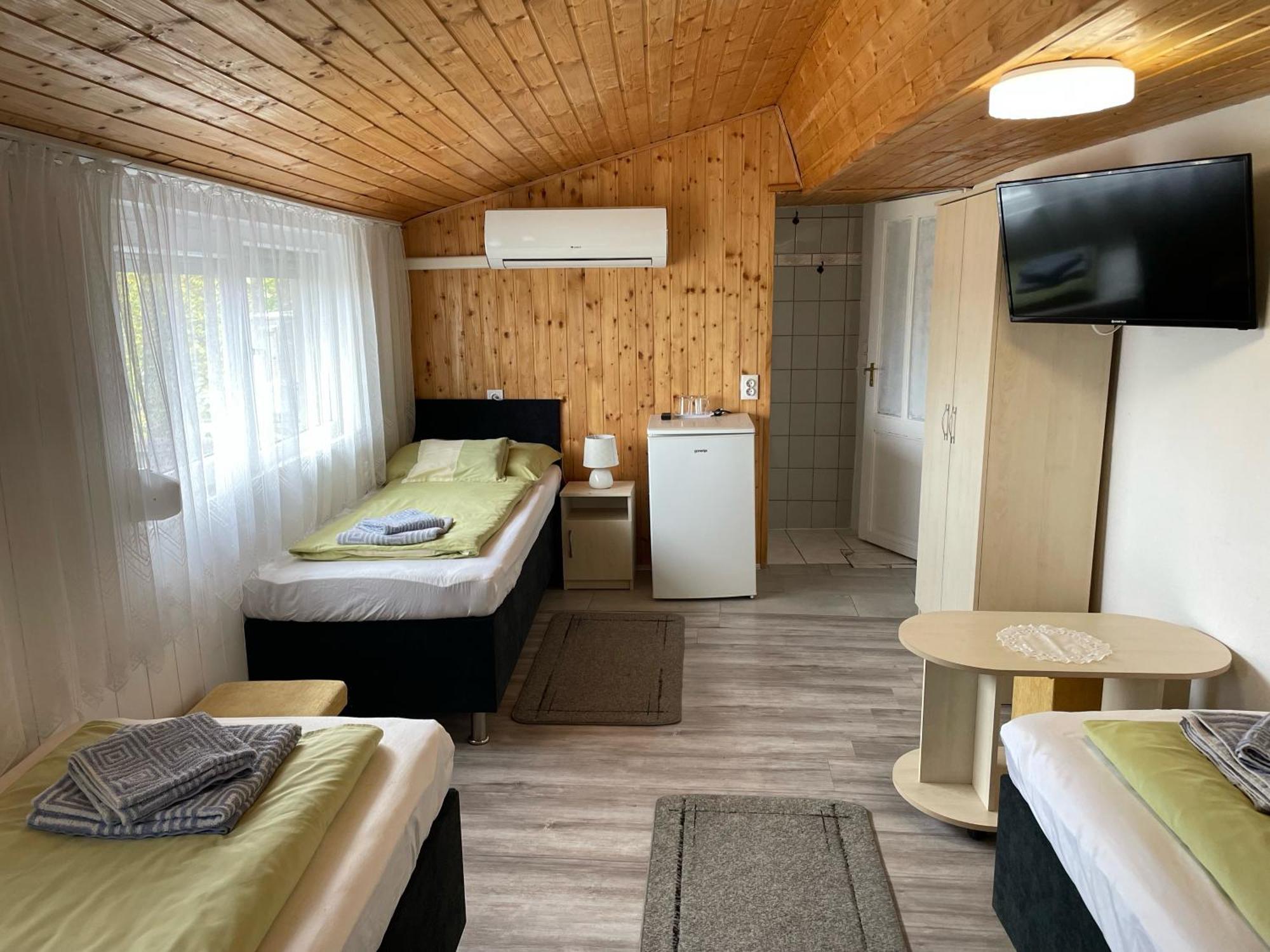 Lenzl's Panzió Szigetvár Exterior foto