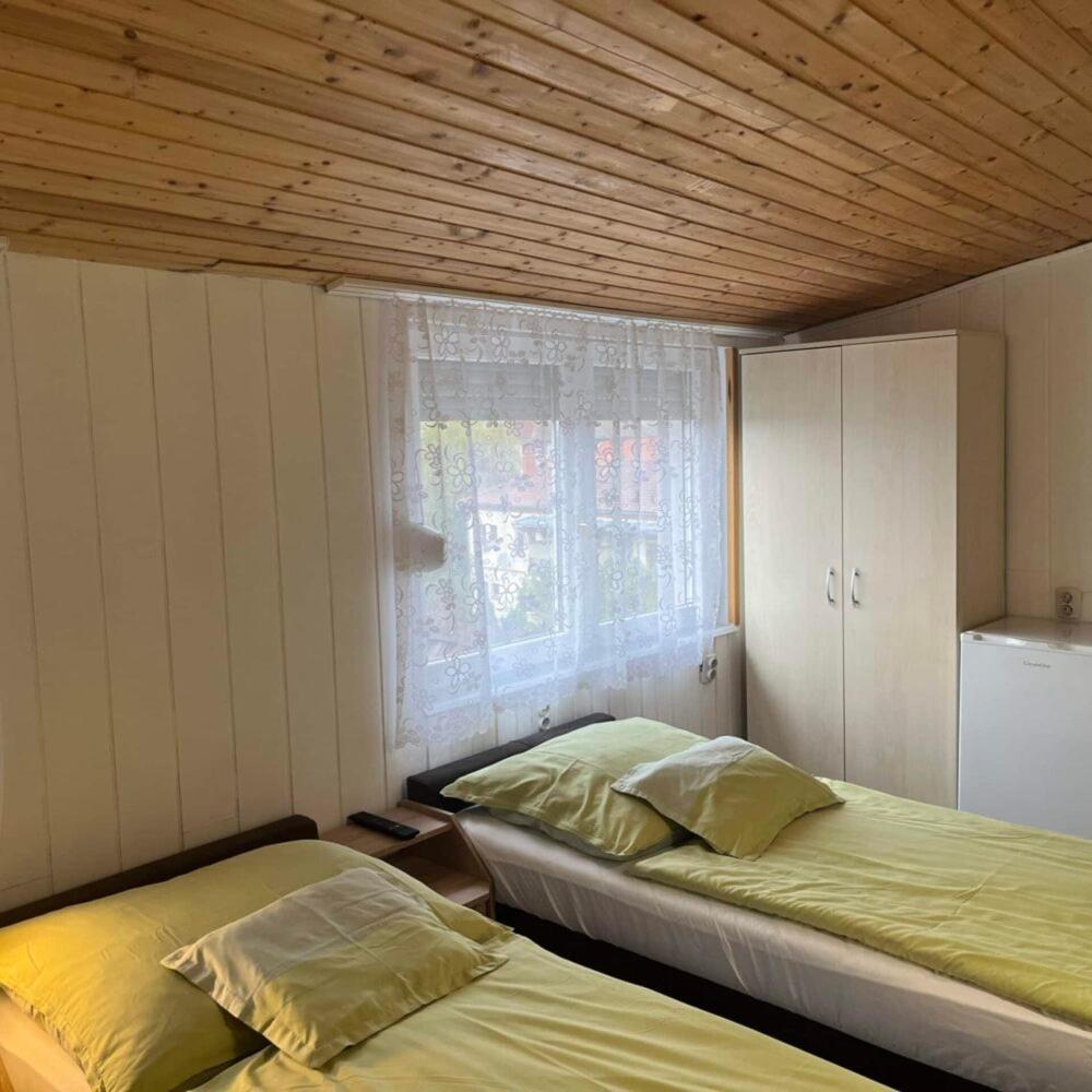 Lenzl's Panzió Szigetvár Exterior foto