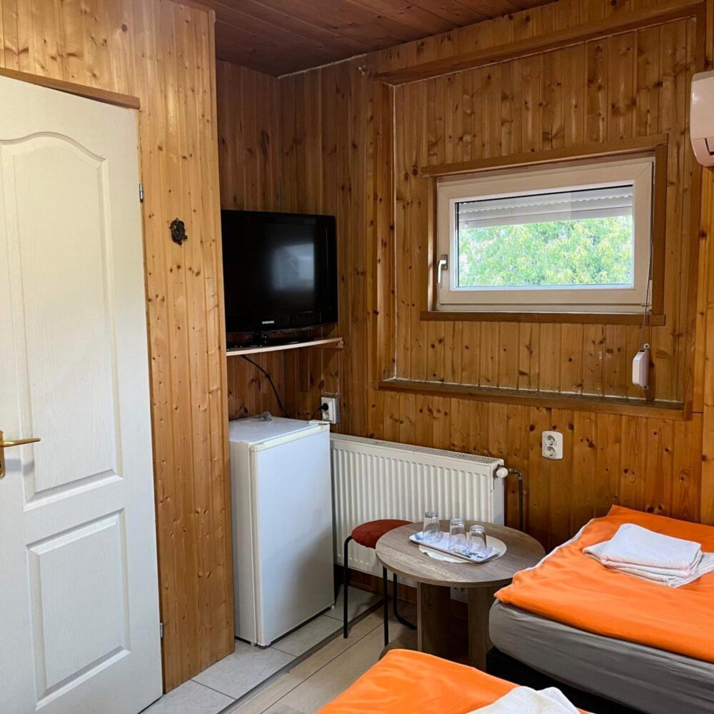 Lenzl's Panzió Szigetvár Exterior foto