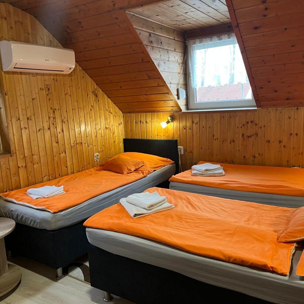 Lenzl's Panzió Szigetvár Exterior foto